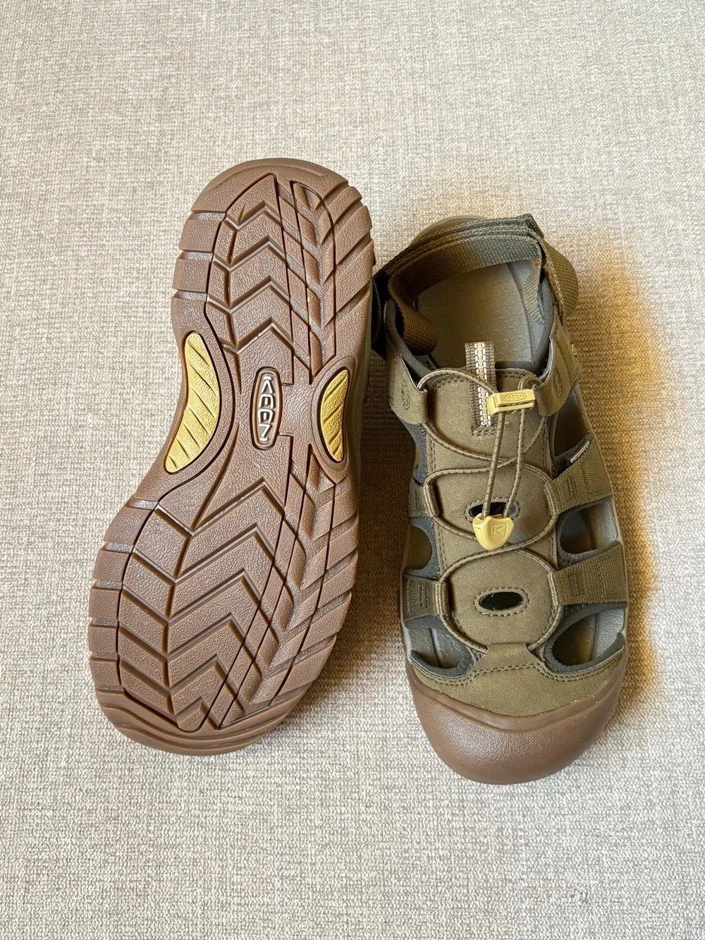 Keen Men’s lightweight outdoor athletic sandal.  New without tags
